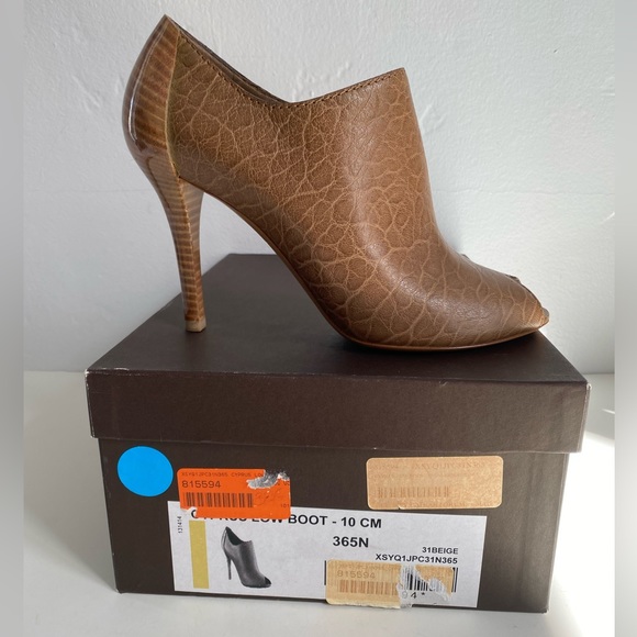 LOUIS VUITTON RUNWAY LIGHT BROWN FAUX CROC OPEN-TOE “CYPRESS” BOOTIE - Picture 12 of 12